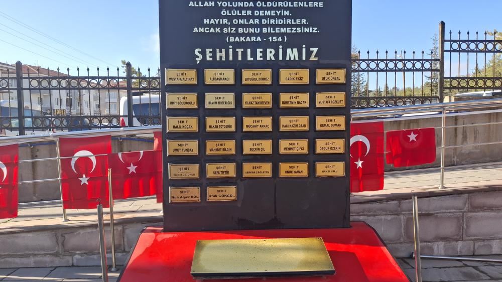 ŞEHİT ÖZEL HAREKAT POLİSİ MAHMUT BİLGİN ÖLÜM YIL DÖNÜMÜNDE DUALARLA ANILDI