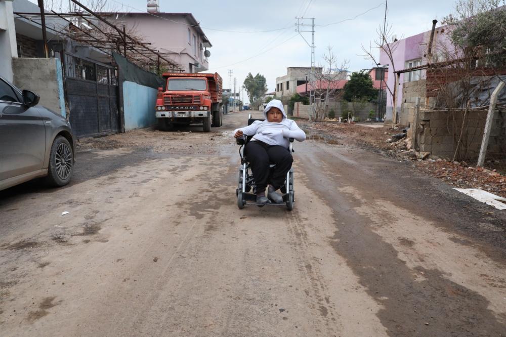 Hatay Büyükşehir Belediyesi’nden Engelli Vatandaşlara Akülü Araç Desteği