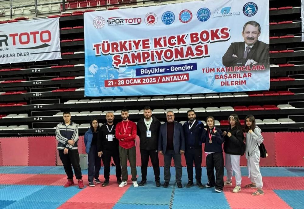 ANTALYA’DA DÜZENLENEN TÜRKİYE KİCK BOKS ŞAMPİYONASI’NDA ADIYAMANLI SPORCULARDAN BÜYÜK BAŞARI