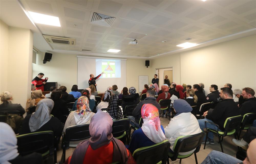 Rize İl Sağlık Müdürlüğü Personeline Yangın Güvenliği Eğitimi Verildi