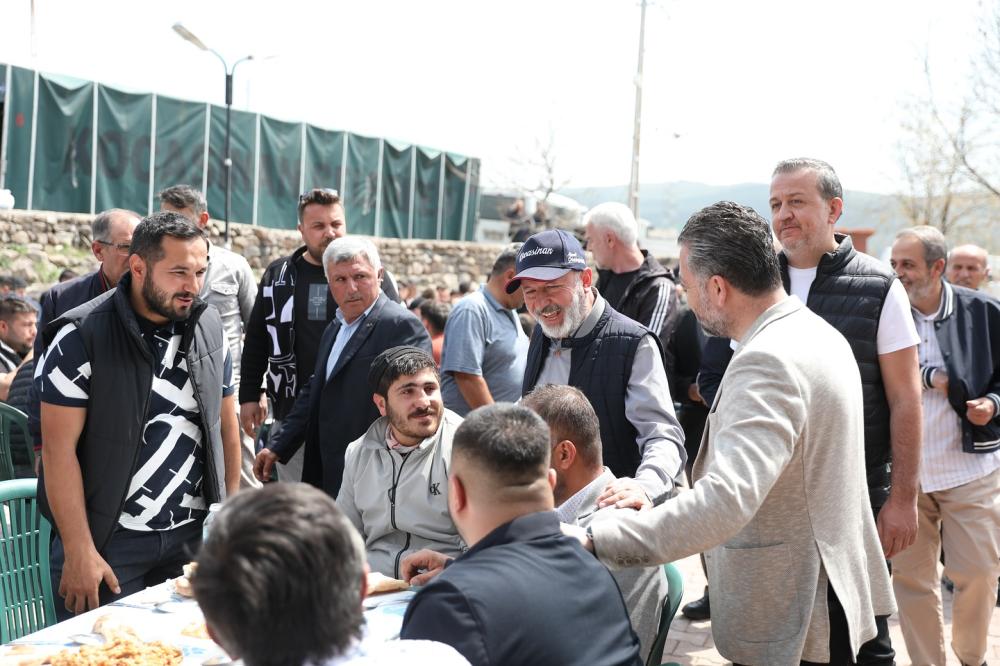 BAŞKAN ÇOLAKBAYRAKDAR'DAN MAHZEMİN'DE YAĞMUR DUASINA KATILIM VE KIRSAL KALKINMA VURGUSU