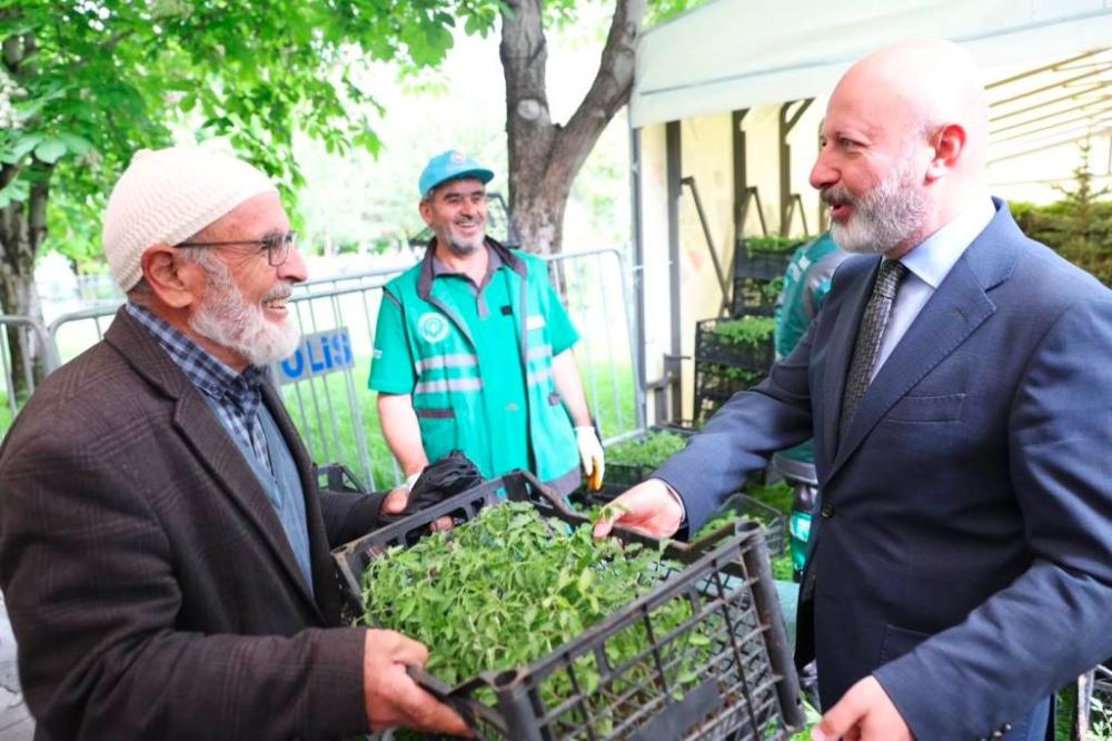 BAŞKAN ÇOLAKBAYRAKDAR’DAN ORGANİK DOMATES FİDESİ DAĞITIM ETKİNLİĞİNE DAVET