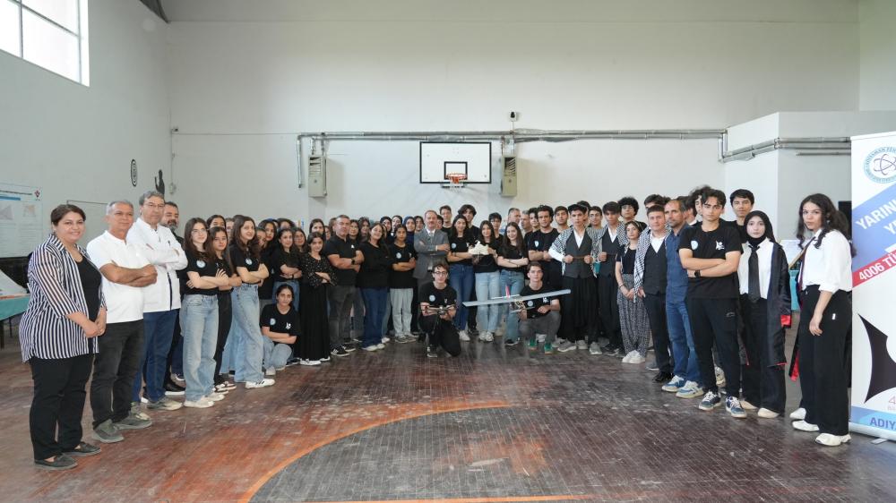 ÖĞRENCİLERDEN BİLİM ŞÖLENİ: TÜBİTAK 4006 BİLİM FUARI BÜYÜK İLGİ GÖRDÜ