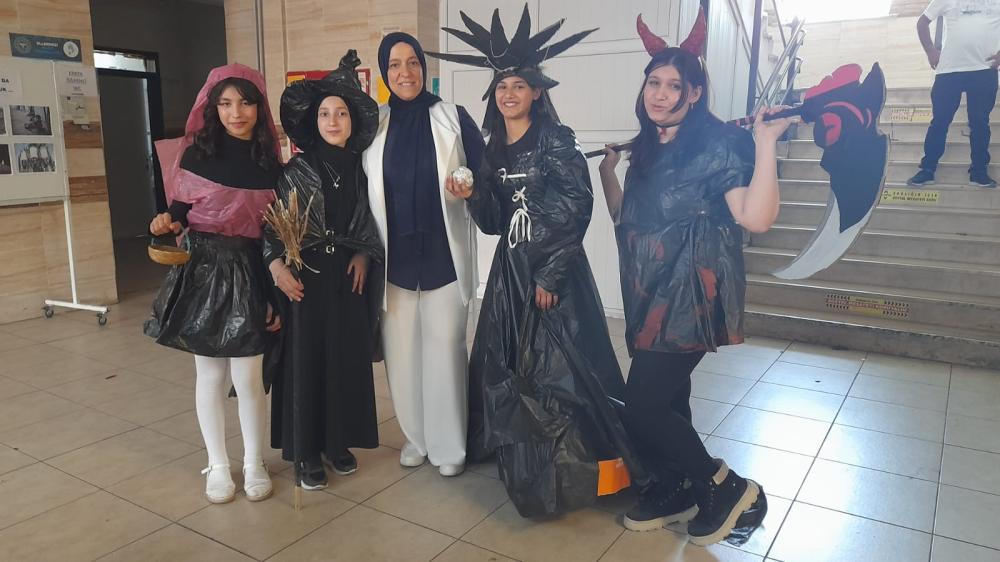 KILIÇARSLAN ORTAOKULU'NDAN ATIK DEFİLESİ: GERİ DÖNÜŞÜM SANATA DÖNÜŞTÜ