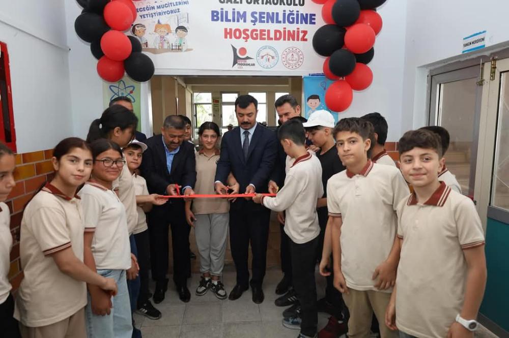 KAHTA'DA GAZİ ORTAOKULU'NDA BİLİM ŞENLİĞİ COŞKUSU