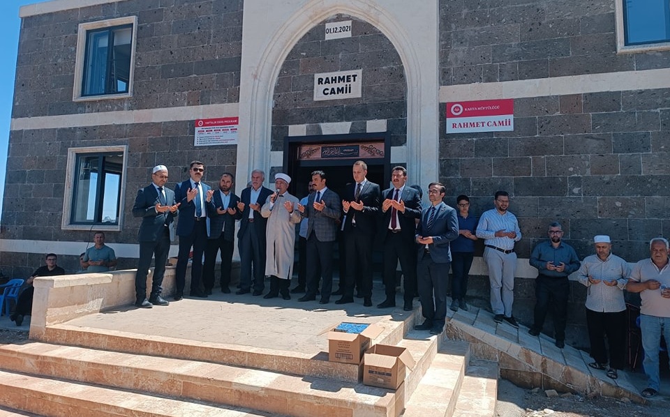 KAHTA'DA HAYIRSEVERİN KATKISIYLA YAPILAN RAHMET CAMİİ AÇILDI
