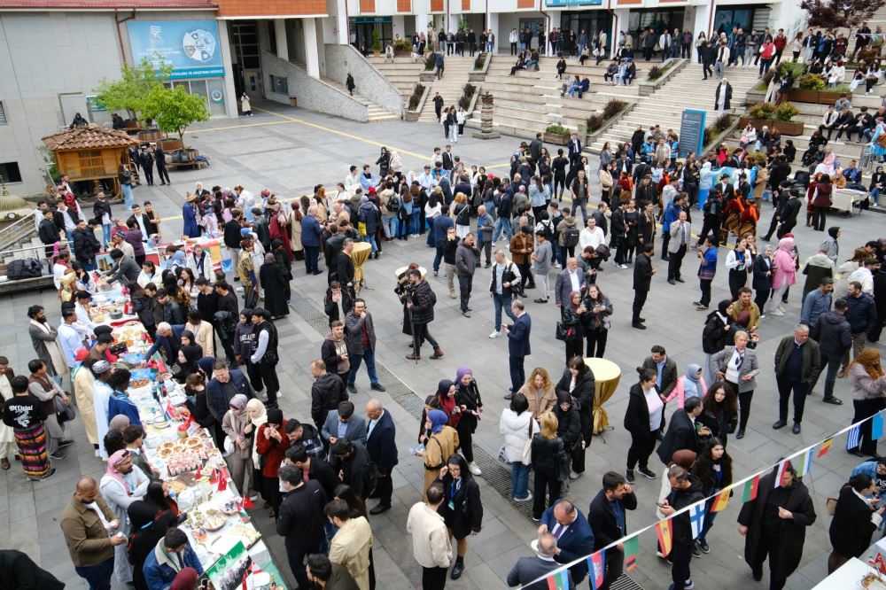 Recep Tayyip Erdoğan Üniversitesi Uluslararası Kültür Şenliği ile Dünya Kampüste Buluştu
