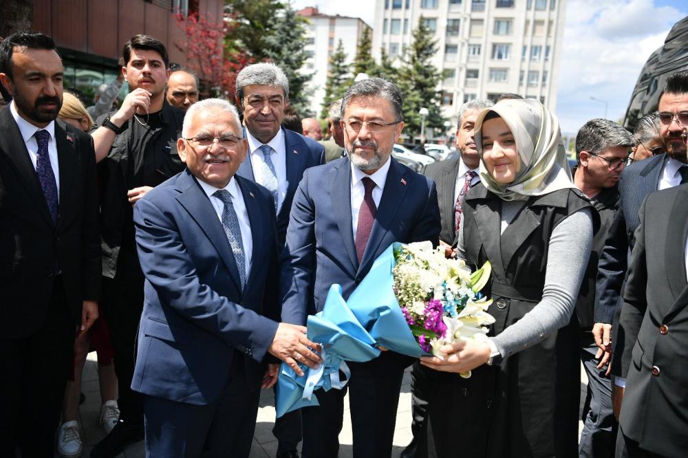 Bakan Yumaklı'dan Başkan Büyükkılıç'a Tarım ve Hayvancılık Alanındaki Hizmet Teşekkürü