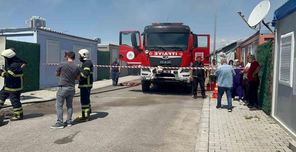 ADIYAMAN’DA KONTEYNER KENTTE YANGIN: 1 KİŞİ HAYATINI KAYBETTİ