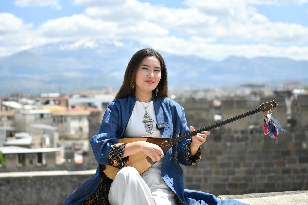 BÜYÜKŞEHİR İLE KAYSERİ KALESİ\'NDE KAZAK EZGİLERİ YÜKSELDİ