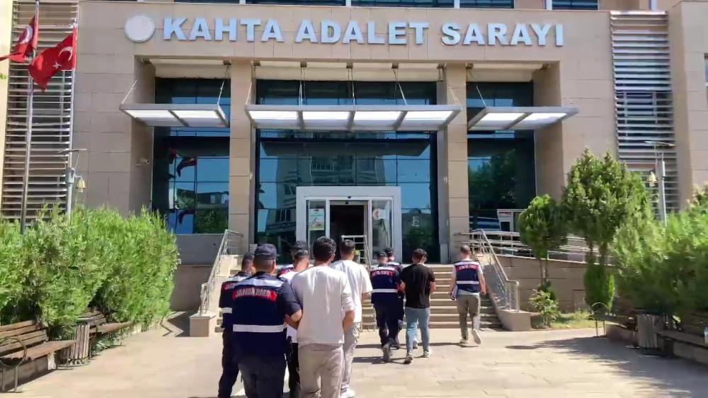 ADIYAMAN\'DA UYUŞTURUCU OPERASYONU: 4 TUTUKLAMA