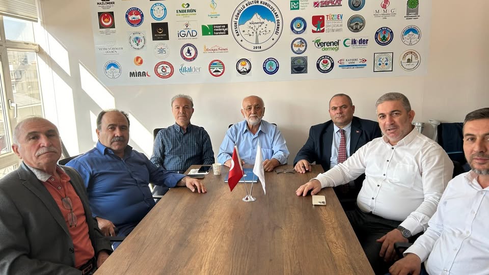 KAYSERİ GÖNÜLLÜ KURULUŞLARI VALİ ÇİÇEK\'E SAHİP ÇIKTI