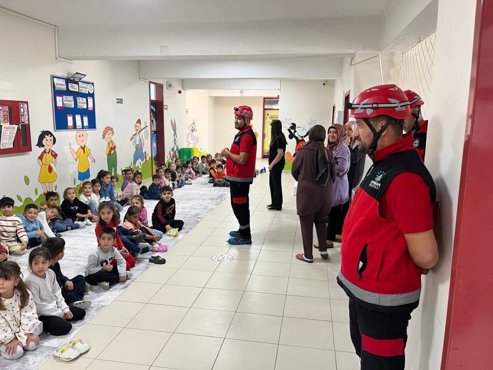 Adıyaman Belediyesi’nden miniklere deprem eğitimi
