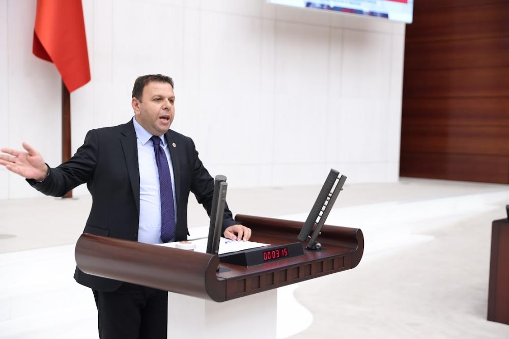 Ediz Ün: “Bir tarafta açlık, bir tarafta israf... Bu düzen sürmez”