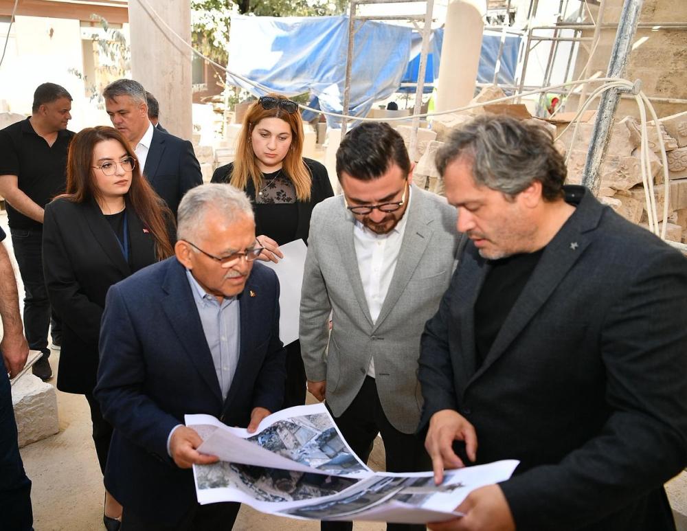 BÜYÜKKILIÇ’TAN, BÜYÜKŞEHİR’İN RESTORE ETTİĞİ KAHRAMANMARAŞ BOĞAZKESEN CAMİİ’NE ZİYARET