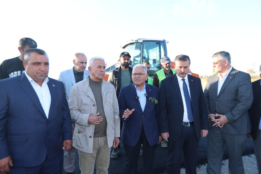 BAŞKAN BÜYÜKKILIÇ ASFALT ÇALIŞMALARINI YERİNDE İNCELEDİ: YEŞİLHİSAR’DA BÜYÜKŞEHİR FARKI