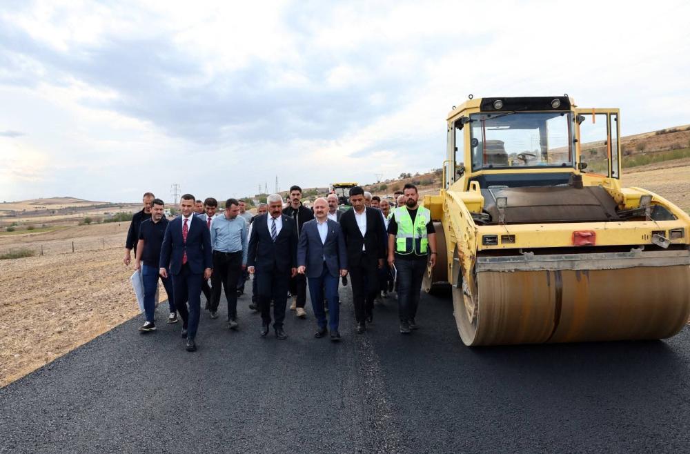 Köy Yollarında İlk Kez Sıcak Asfalt Dönemi Başladı