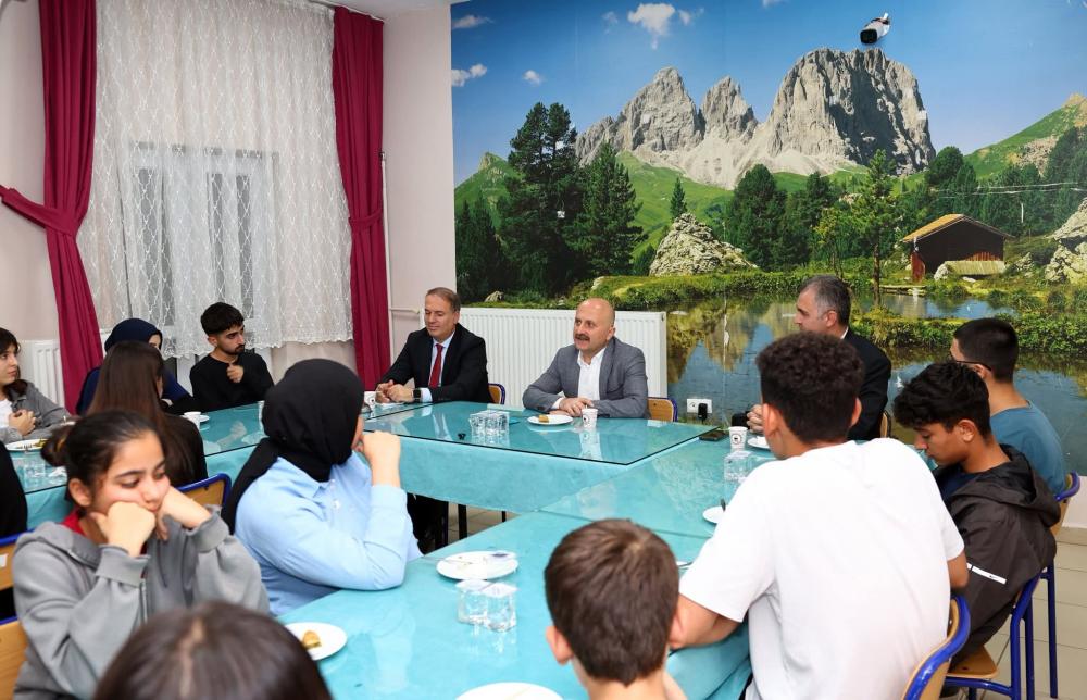 Vali Dr. Osman Varol Fen Lisesi Öğrencileriyle Aynı Sofrada Buluştu