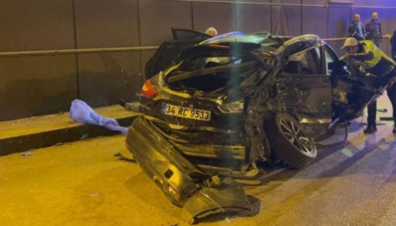 ADANA’DA ALT GEÇİTTE DEHŞET: CİP KARŞI ŞERİDE UÇTU – 2 ÖLÜ, 1 YARALI