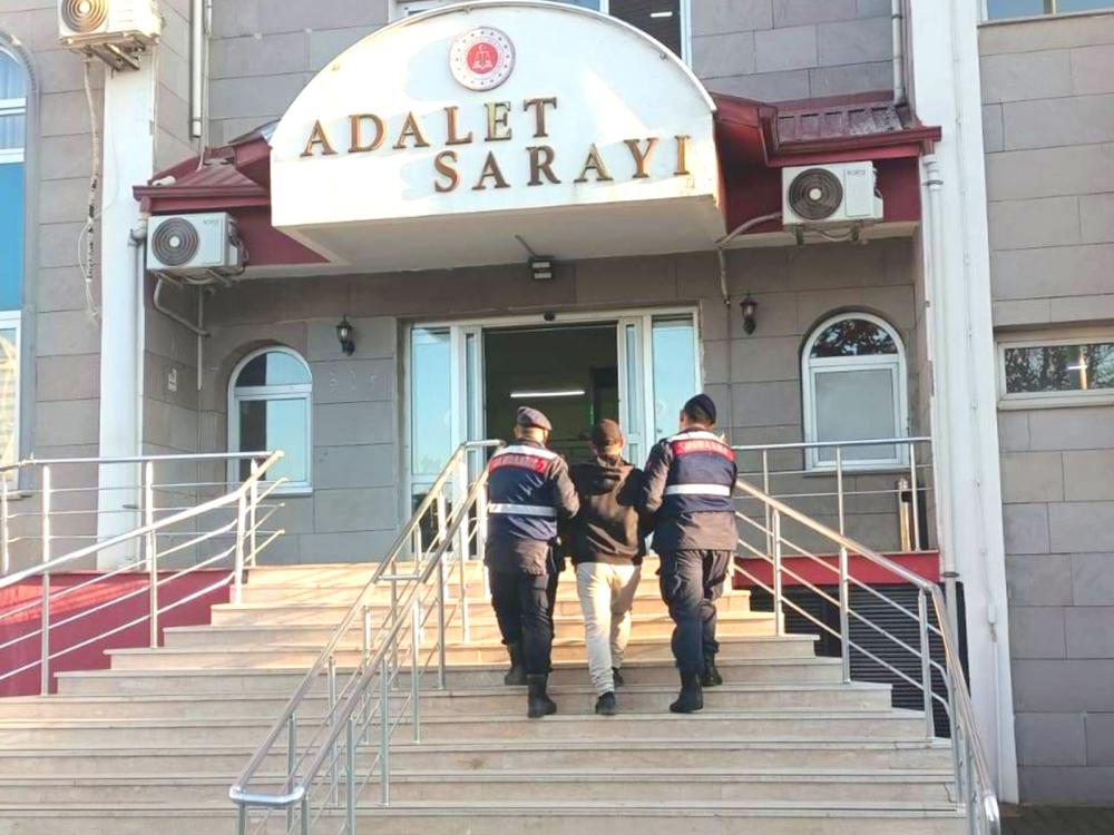 Jandarmadan Aranan Şahıslara Operasyon: 3 Tutuklama