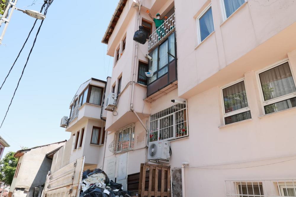 OSMANGAZİ’DE ÇÖP EV SORUNUNA ANINDA MÜDAHALE