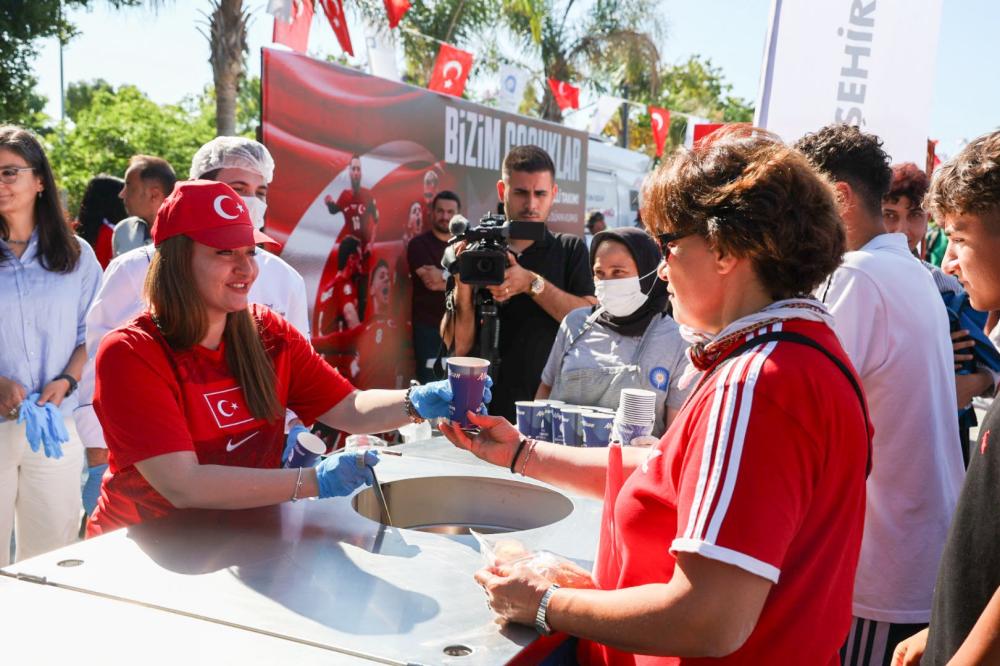 Antalyalılar Dünya Kupası heyecanı için Olbia Kent Meydanı’nda buluştu