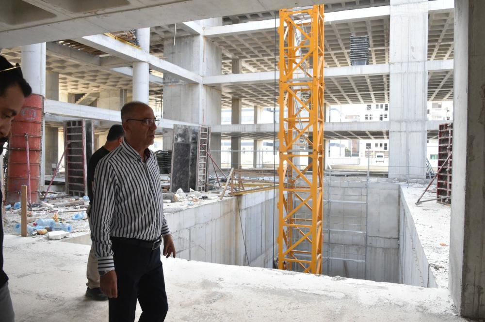 BAŞKAN YAPAR, AKASYA MAHALLESİ ÇOK AMAÇLI SALON VE PAZAR YERİ ÇALIŞMALARINI İNCELEDİ