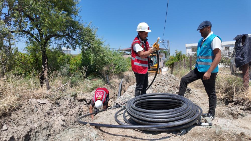 ALTINÖZÜ’NÜN İÇME SUYU ALTYAPISI YENİLENİYOR
