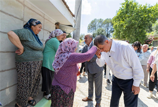 Başkan Tugay Küçük Menderes turunda  Hizmet rotasını en uzak ilçeden  çizdi