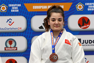 İzmirli Sema Avrupa Kupası’nda kürsüde