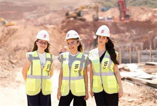 BÜYÜKŞEHİR VE ÜNİVERSİTEDEN KADIN İSTİHDAMI İÇİN İŞ BİRLİĞİ "MOR BARET" İLE GENÇ KADINLAR SAHAYA ÇIKIYOR
