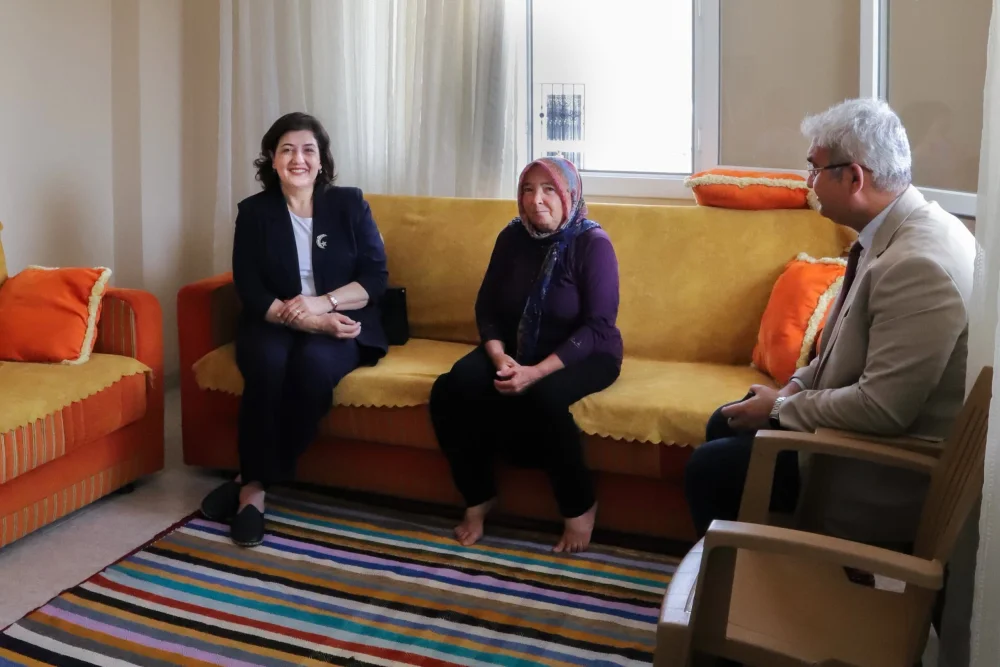 SÜREYYA YAVUZ HANIMEFENDİ’DEN ŞEHİT AİLELERİMİZE ZİYARET