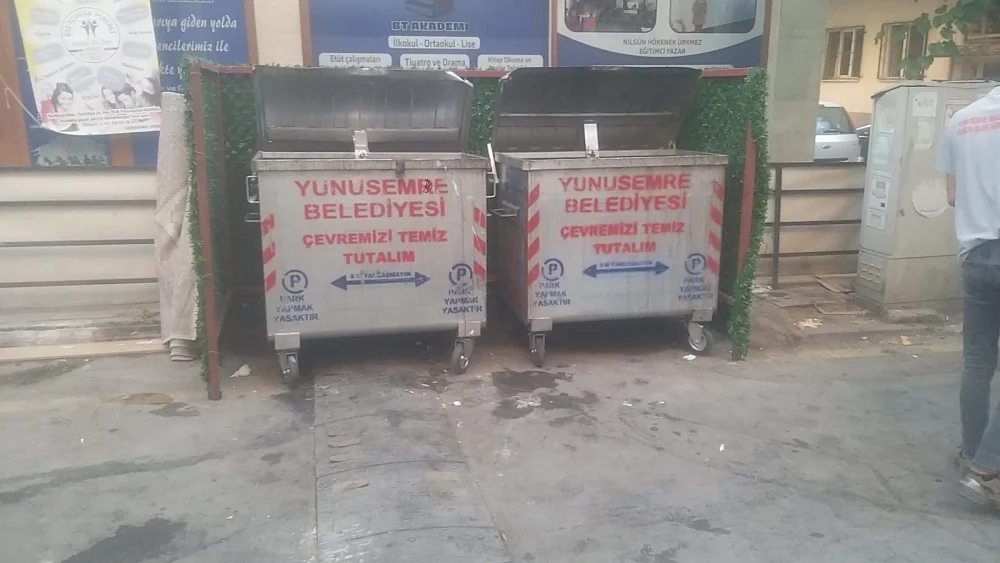 YUNUSEMRE’DE ÇÖP KONTEYNERLERİ YENİLENİYOR