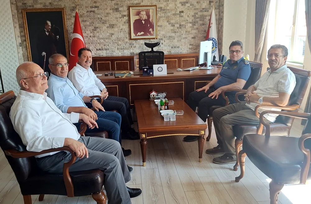 BELEDİYE BAŞKANI DR. ÖZER KASAP’TAN BELEDİYE BAŞKAN YARDIMCILARIYLA BİRLİKTE EMNİYET MÜDÜRÜNE ZİYARET: