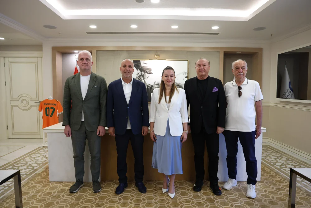 BAŞKAN VEKİLİ BÜŞRA ÖZDEMİR ALANYASPOR YÖNETİMİNİ AĞIRLADI