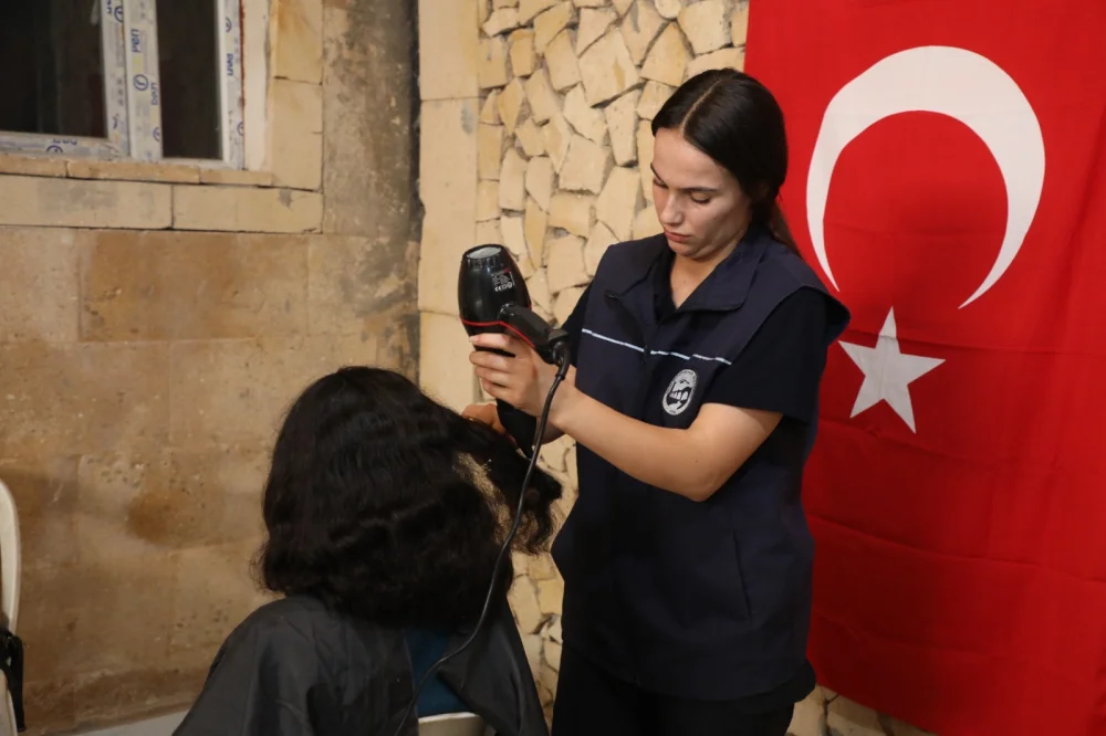 HBB’DEN İHTİYAÇ SAHİPLERİNE KUAFÖR HİZMETİ