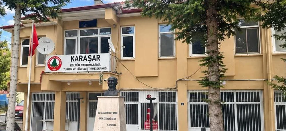 Beypazarı’nın eski beldelerinden Karaşar Belediye binası Dernek merkezi oldu.