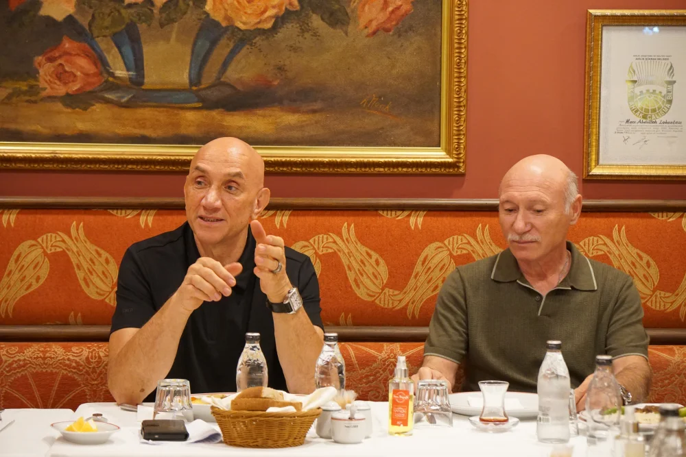 HACI ABDULLAH LOKANTASI’NDA MASA SOHBETLERİ’NİN KONUĞU ERTAN ÖZYİĞİT OLDU