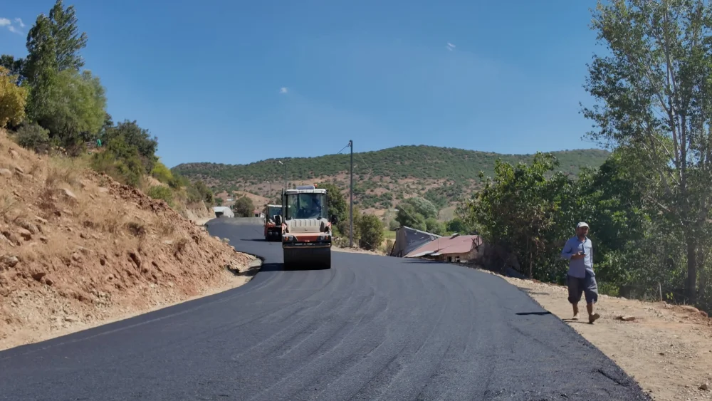 Bingöl’de Köy Yollarına Sıcak Asfalt