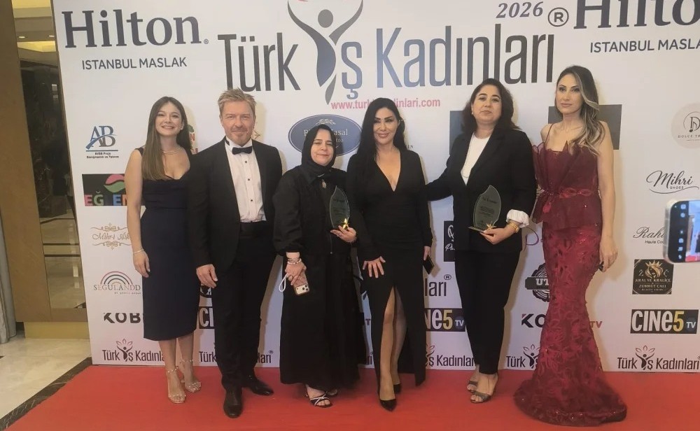TÜRK İŞ KADINLARI ÖDÜL GECESİ'NDE ZERAFET VE ŞIKLIK YARIŞI!