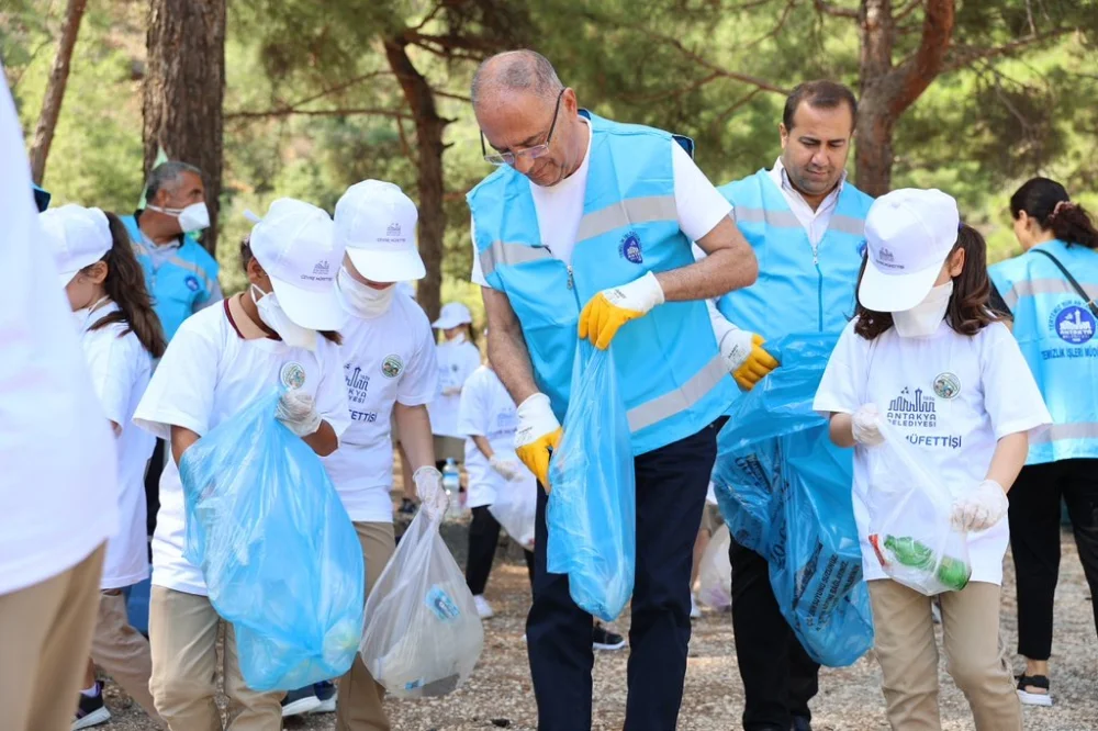 BAŞKAN YAPAR, DÜNYA TEMİZLİK GÜNÜ’NDE ÖĞRENCİLERLE BİR ARAYA GELDİ