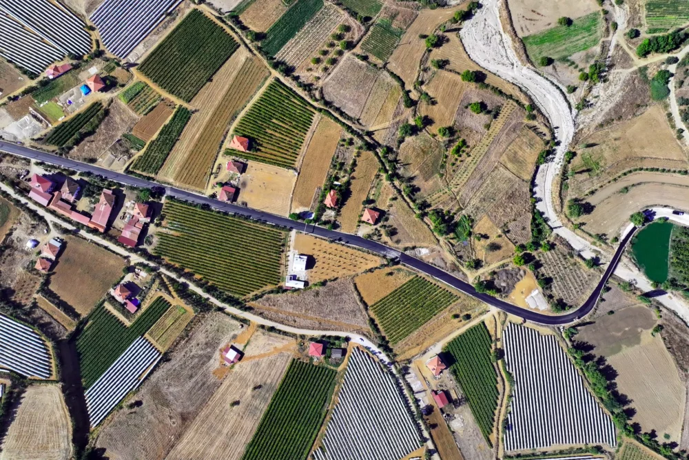 Manisa Büyükşehir, Sarıgöl’de 6 Kilometrelik Yolu Sıcak Asfaltla Buluşturuyor