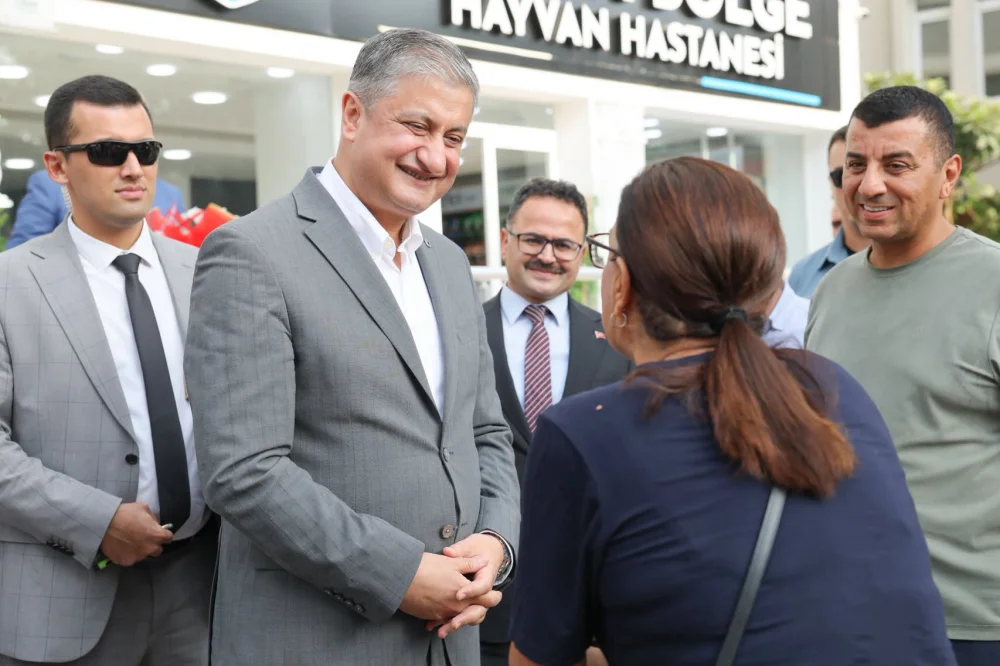 ADANA VALİSİ MUSTAFA YAVUZ, BÜLENT ANGIN BULVARI’NDA ESNAF VE VATANDAŞLARLA BİR ARAYA GELDİ