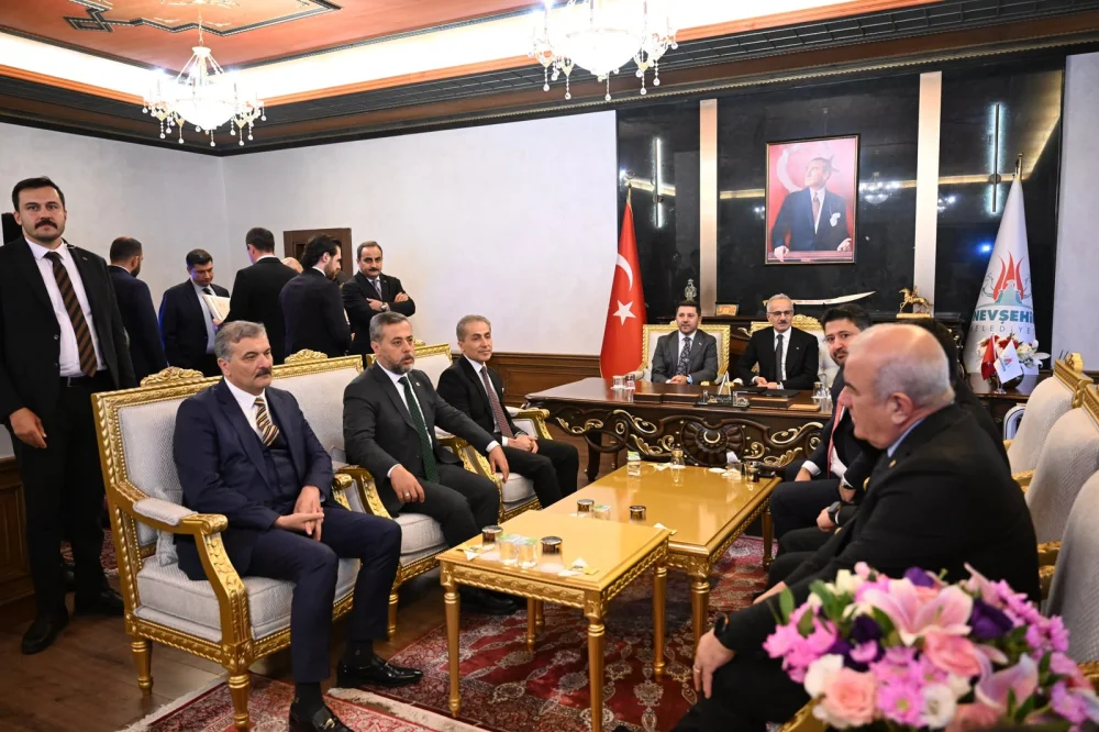 ULAŞTIRMA VE ALTYAPI BAKANI URALOĞLU’DAN BAŞKAN ARI’YA ZİYARET