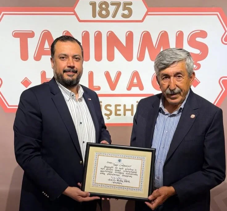 ESKİŞEHİR TÜRKOCAĞI'NDAN MİLLİ KÜLTÜRE DESTEK VEREN İŞ İNSANLARINA "ŞÜKRAN BERATI"