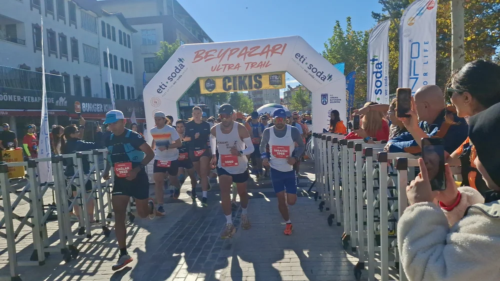 Beypazarı İlçesinde 2 . si düzenlenen Ultra Trail yarışmasının startı Belediye başkanı verdi: