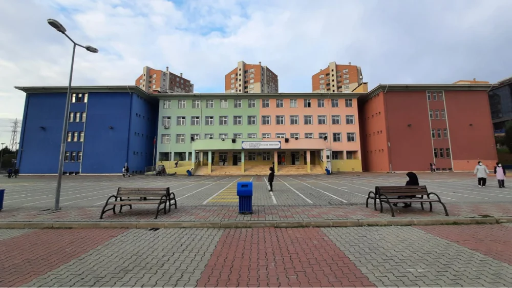 Son dakika!...İmam hatip ortaokulunda bıçaklı saldırı