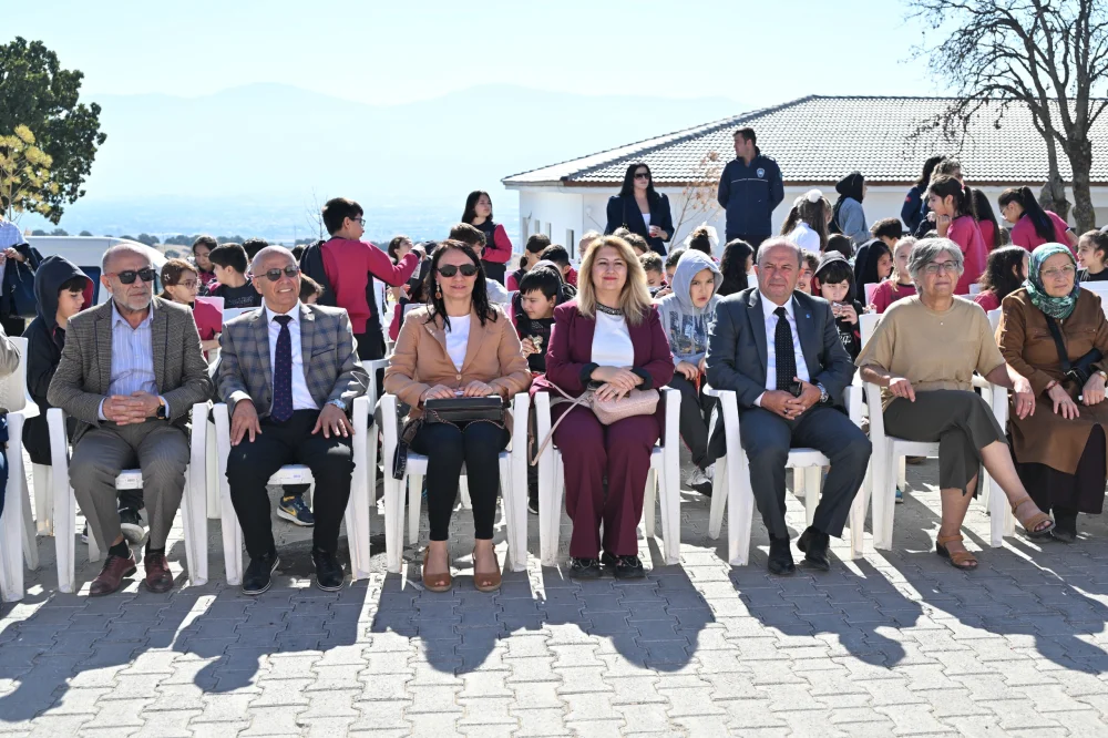 BÜYÜKŞEHİR BELEDİYESİ FARKLI KUŞAKLARA HAYVAN SEVGİSİNİ AŞILADI