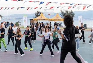 Gençlik Şenliği, gençlerin enerjisini İzmir’e yayıyor