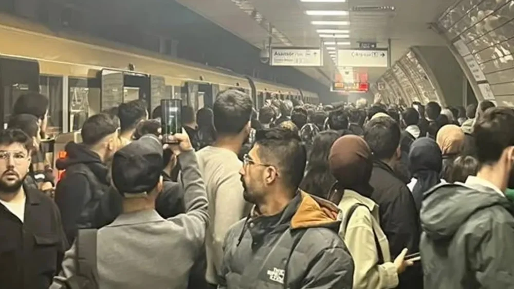 Üsküdar-Sultanbeyli Metro Hattı'nda Kablolar Patladı
